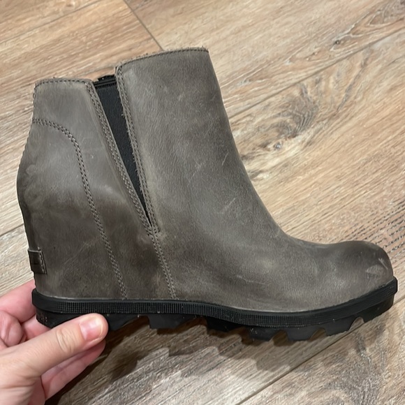 Sorel Ankle Boots Style Joan of Arctic Wedge Ankle Bootie! Grey Leather, Size 9! - Picture 5 of 11